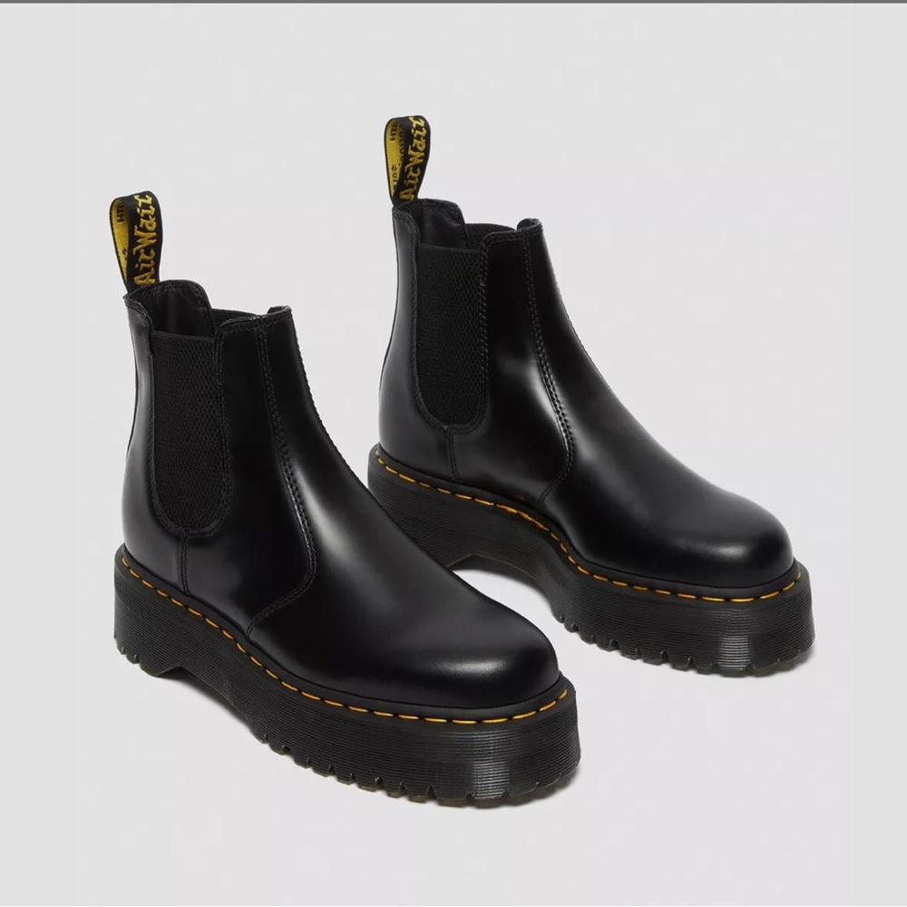 Dr. Martens
2976 Polished Smooth Platform Chelsea Boots Women’s US 7; EU 38